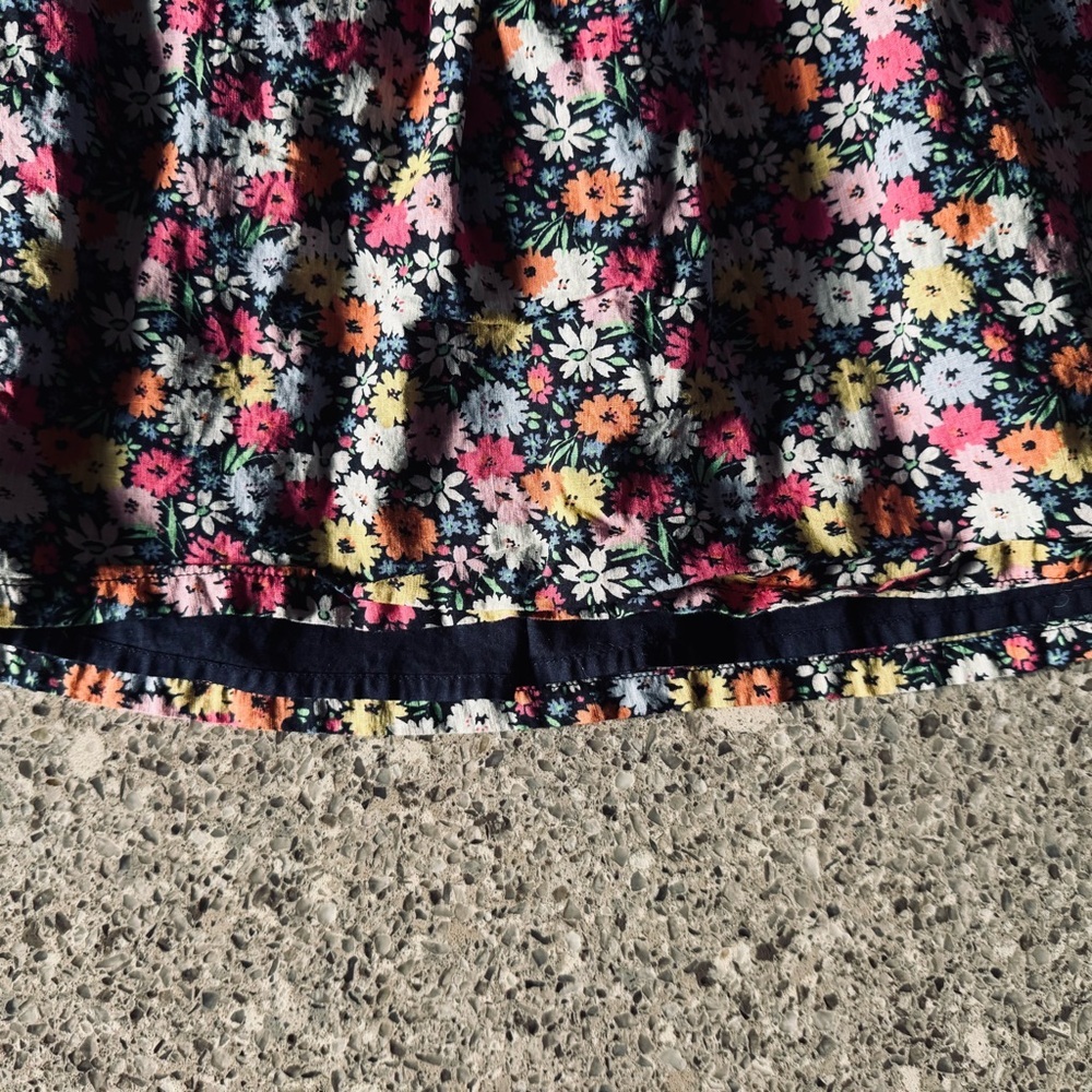 GAP Girl's Floral Smocked Dress - Size XS ⭐🌸 - Picture 4 of 9